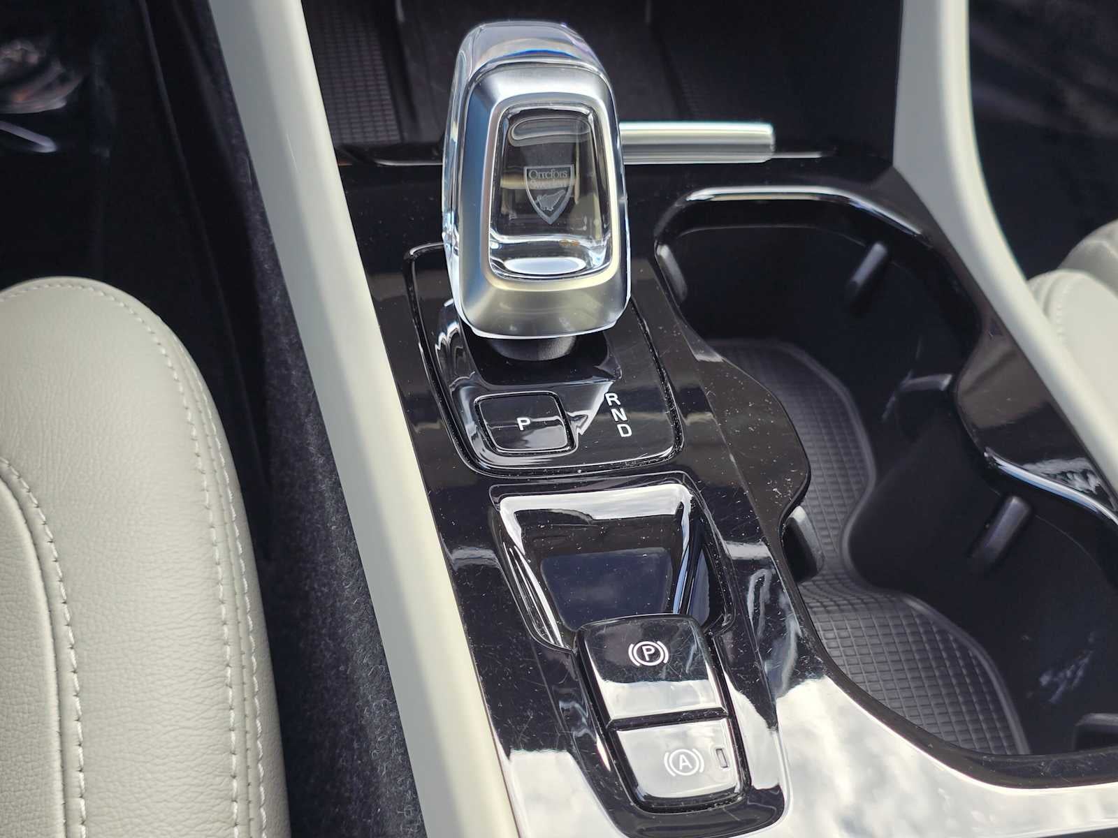 2023 Volvo XC40 Ultimate Bright Theme
