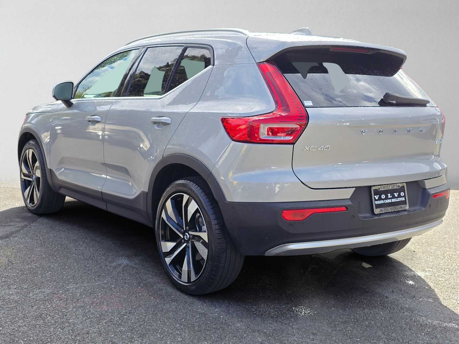 2023 Volvo XC40 Ultimate Bright Theme