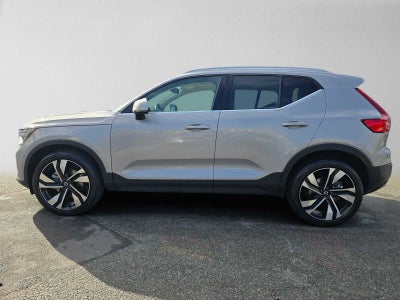 2023 Volvo XC40 Ultimate Bright Theme