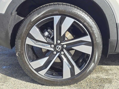 2023 Volvo XC40 Ultimate Bright Theme
