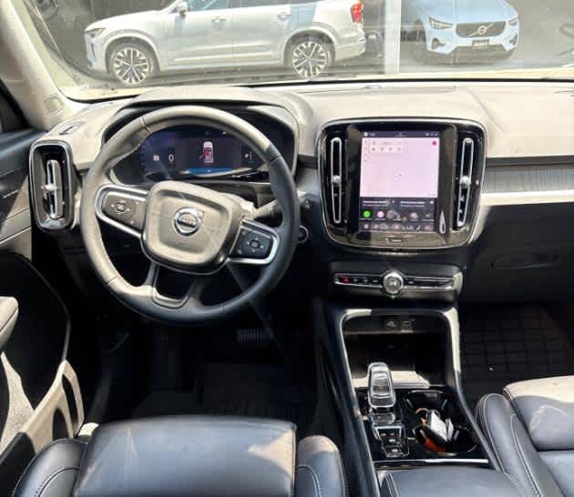 2023 Volvo XC40 Ultimate Bright Theme