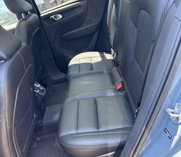 2023 Volvo XC40 Ultimate Bright Theme