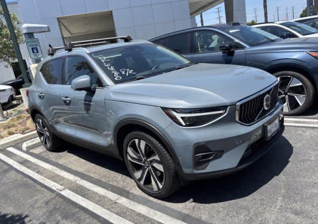 2023 Volvo XC40 Ultimate Bright Theme