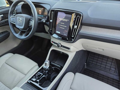 2023 Volvo XC40 Ultimate Bright Theme