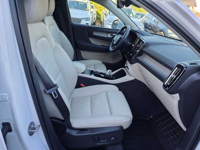2023 Volvo XC40 Ultimate Bright Theme