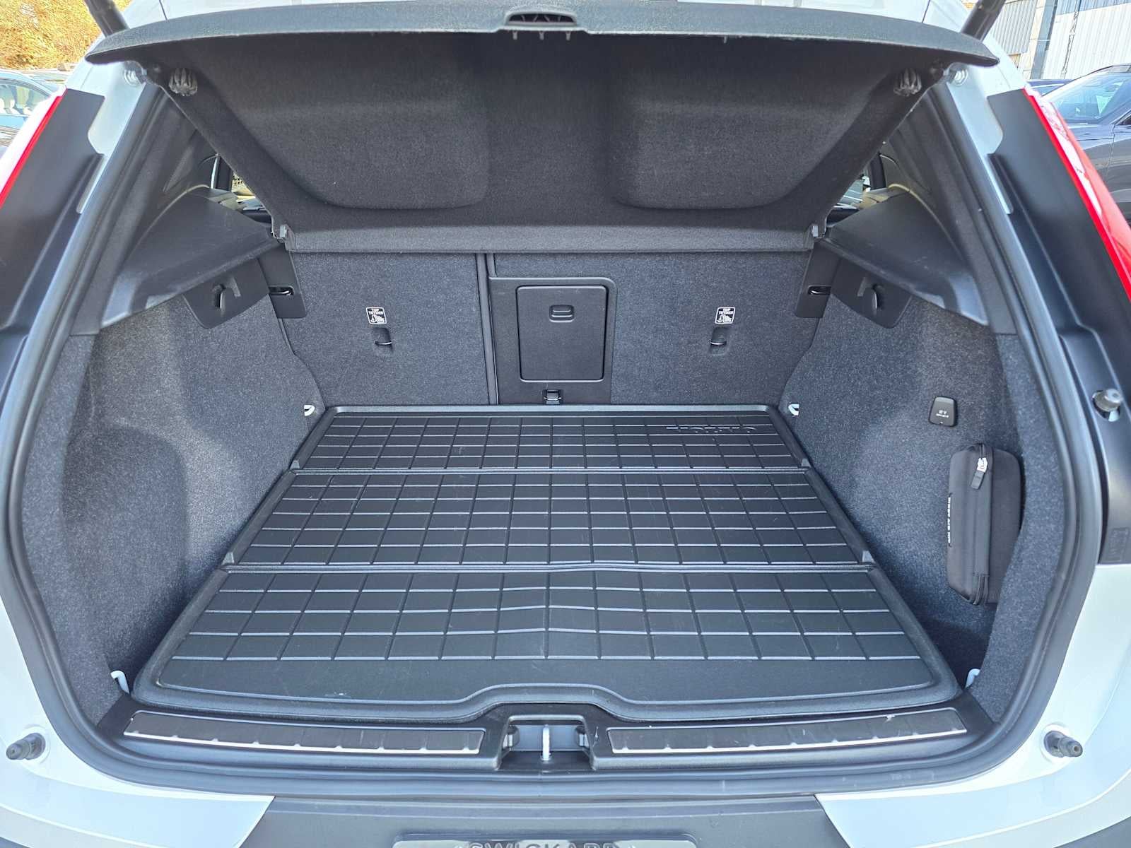 2023 Volvo XC40 Ultimate Bright Theme