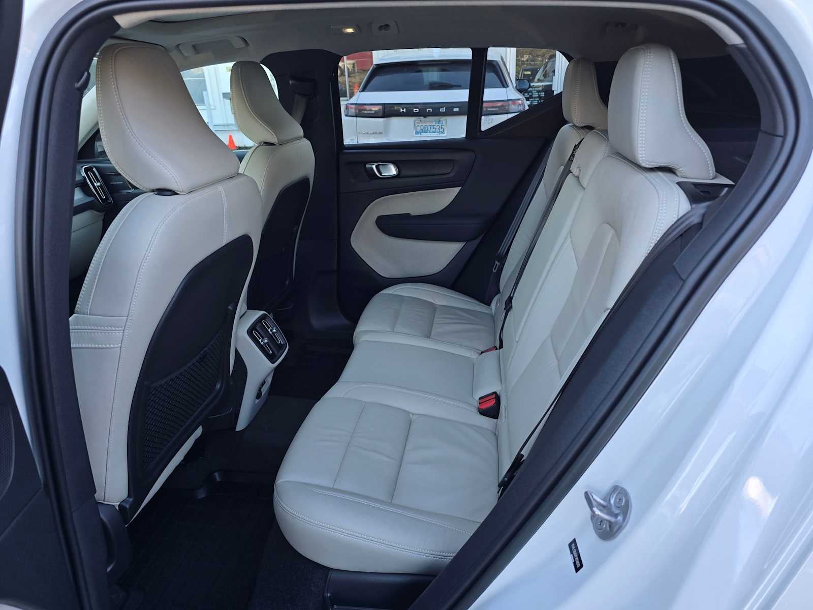 2023 Volvo XC40 Ultimate Bright Theme