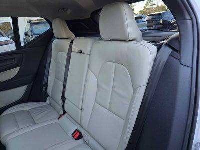 2023 Volvo XC40 Ultimate Bright Theme