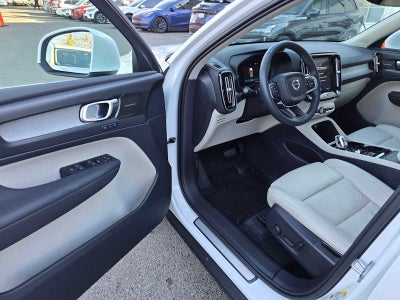 2023 Volvo XC40 Ultimate Bright Theme