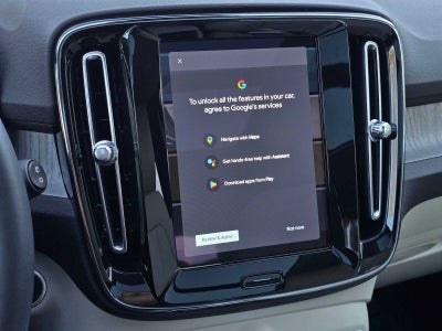 2023 Volvo XC40 Ultimate Bright Theme