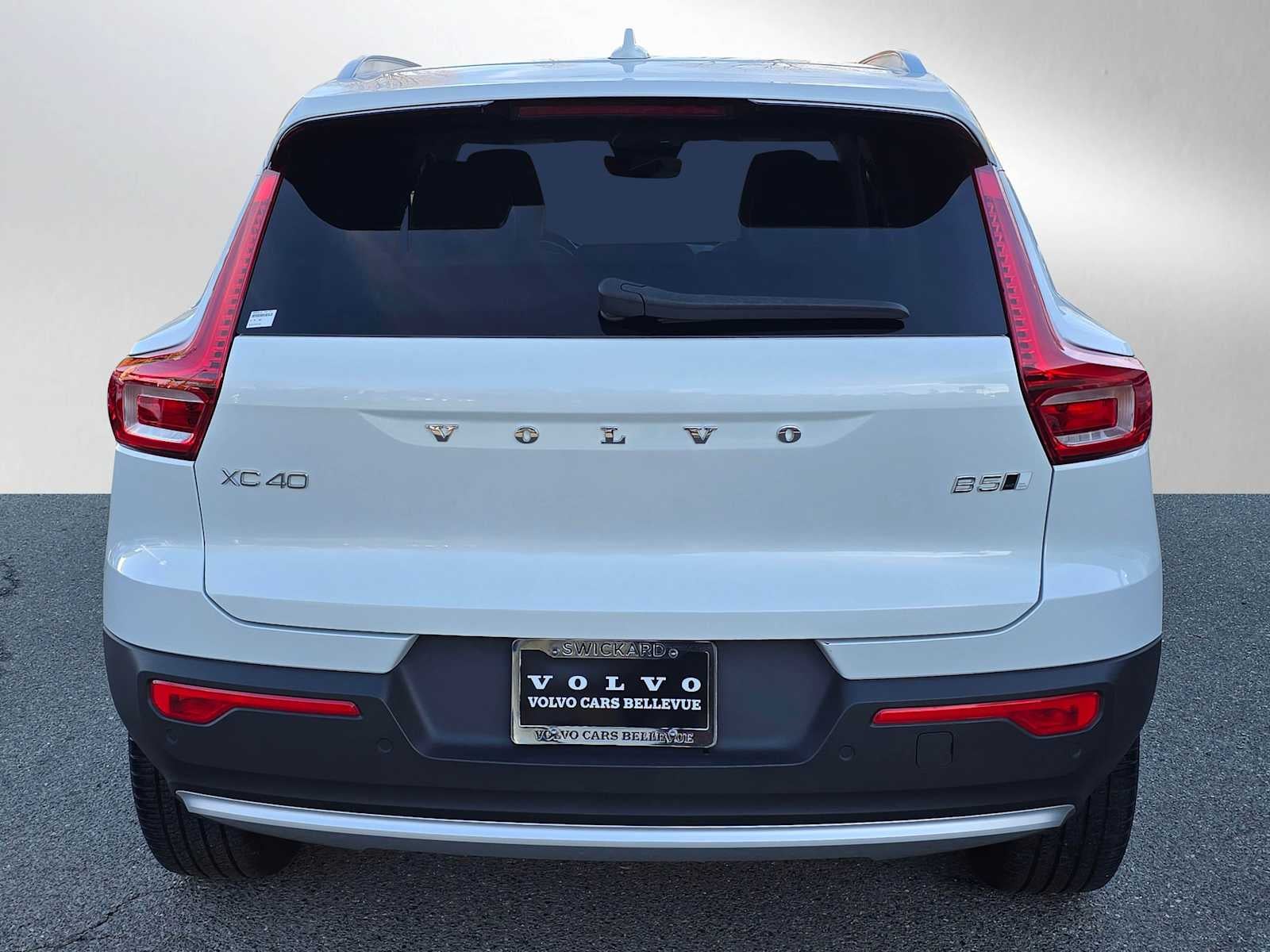 2023 Volvo XC40 Ultimate Bright Theme