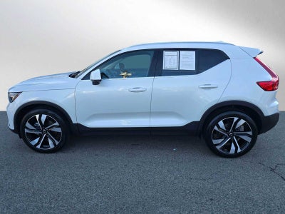 2023 Volvo XC40 Ultimate Bright Theme