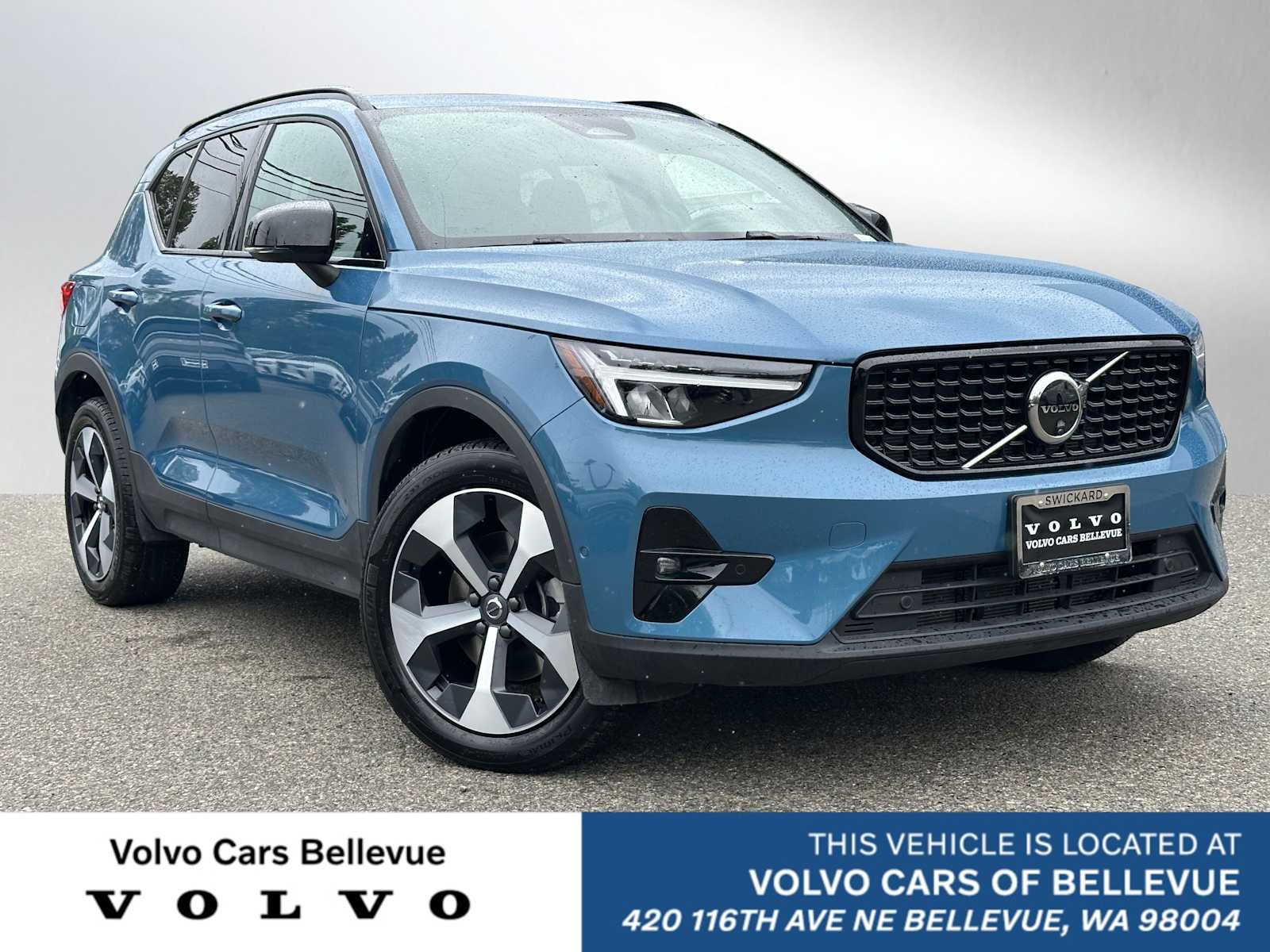2025 Volvo XC40 Plus Dark Theme