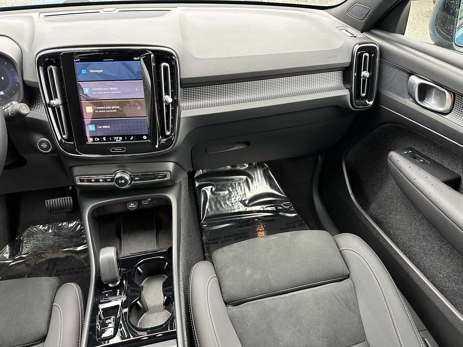2025 Volvo XC40 Plus Dark Theme