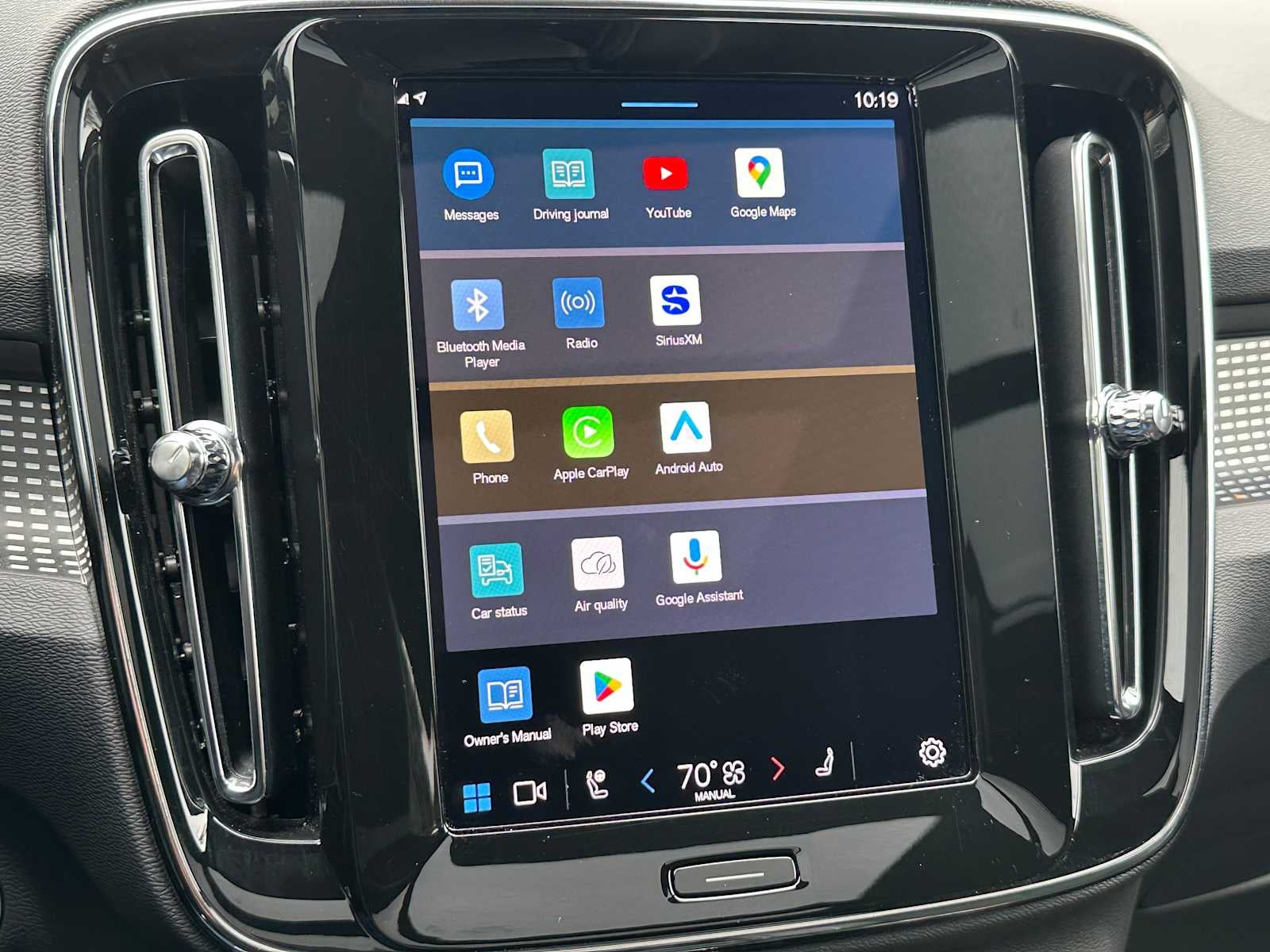 2025 Volvo XC40 Plus Dark Theme