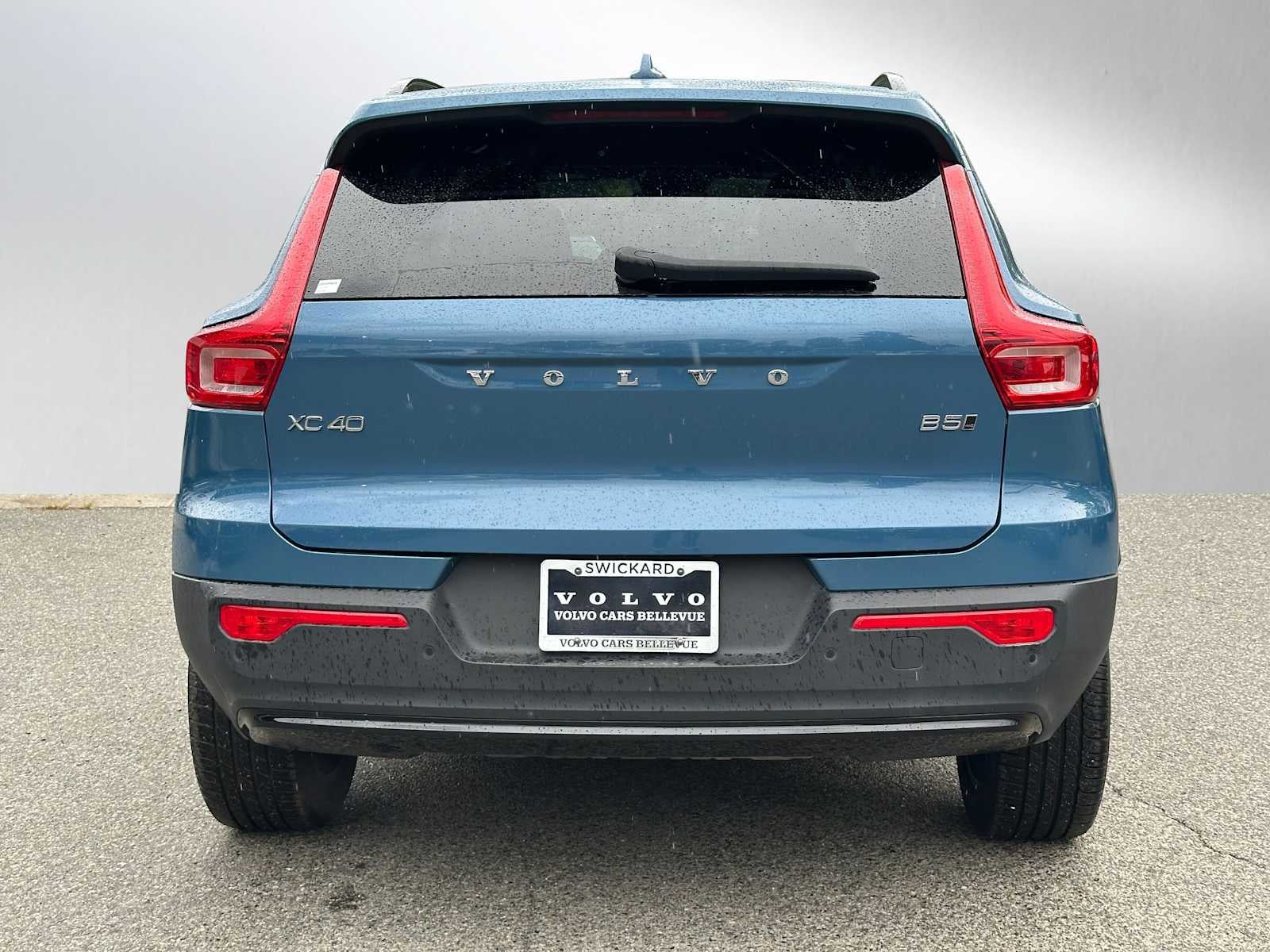 2025 Volvo XC40 Plus Dark Theme