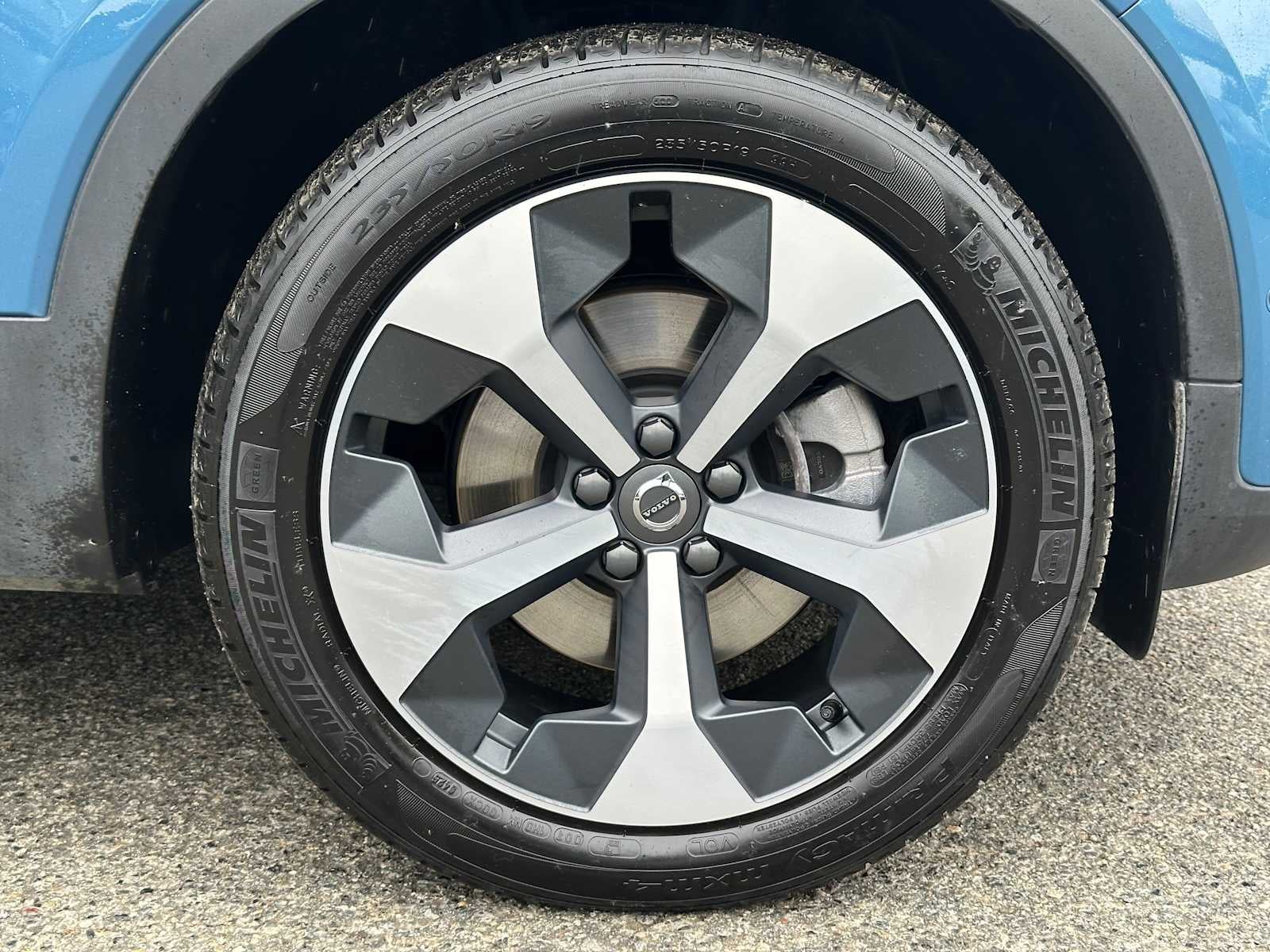 2025 Volvo XC40 Plus Dark Theme