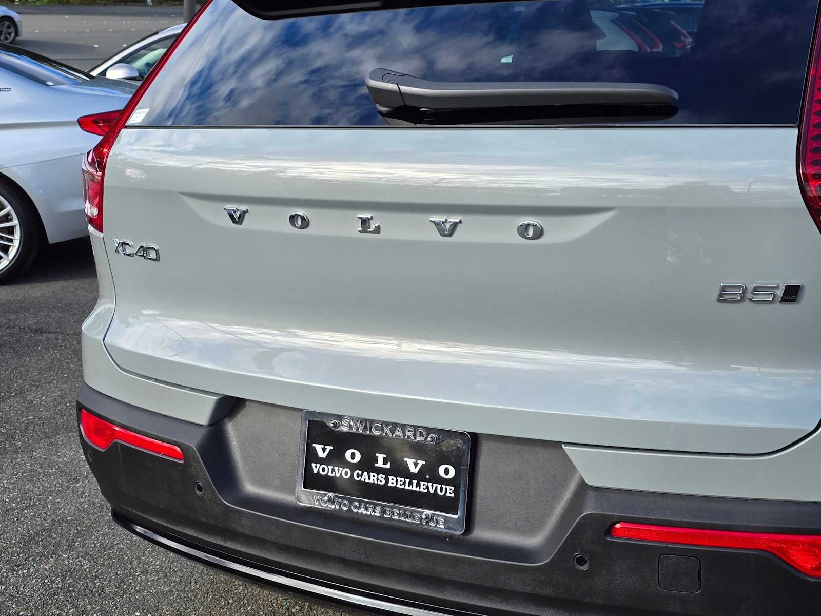 2025 Volvo XC40 Plus Dark Theme