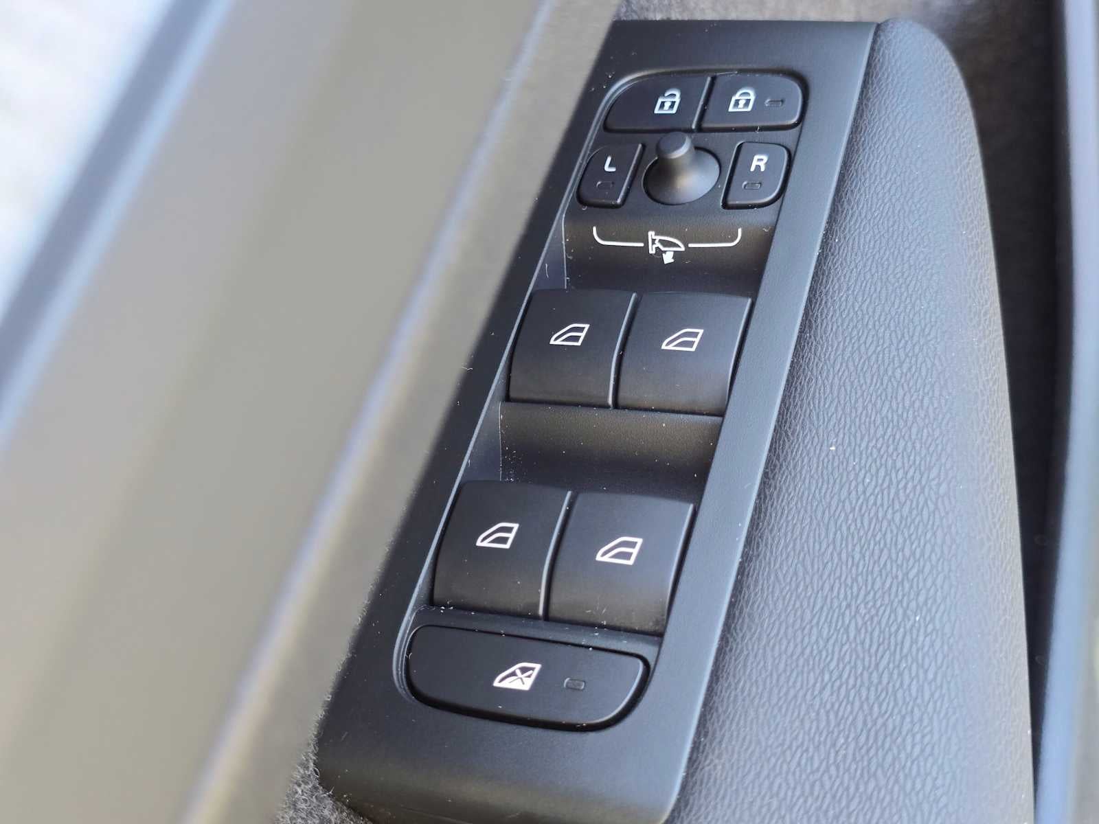 2026 Volvo XC40 Plus