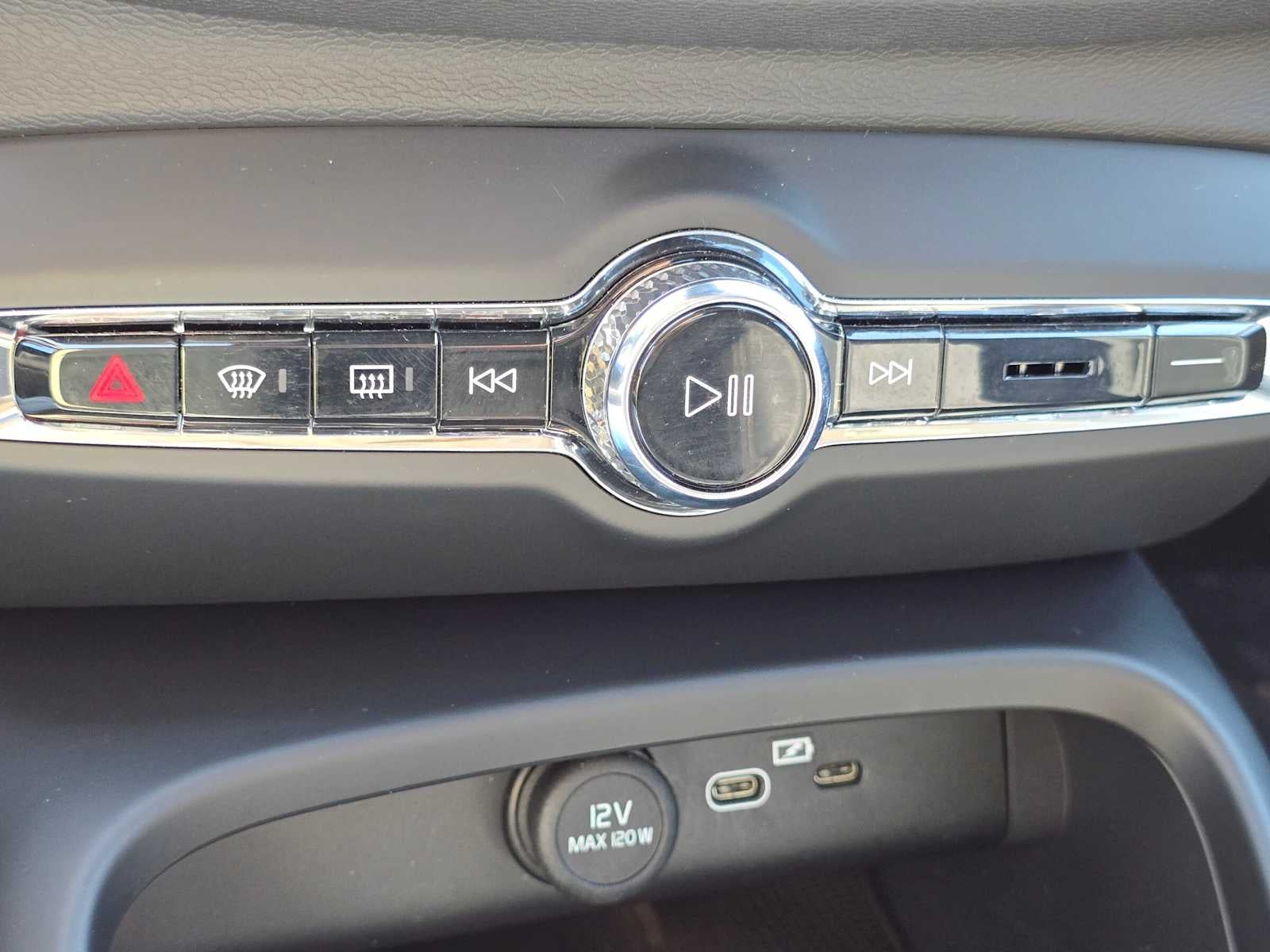 2026 Volvo XC40 Plus