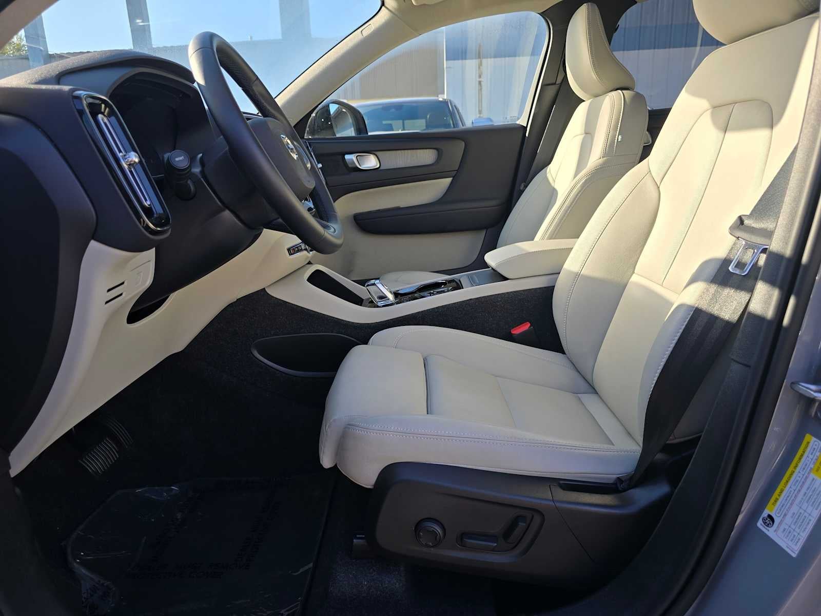 2026 Volvo XC40 Plus