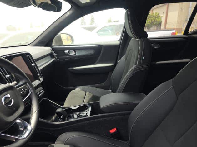 2025 Volvo XC40 Plus Dark Theme