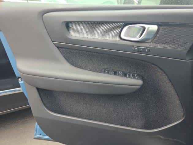 2025 Volvo XC40 Plus Dark Theme