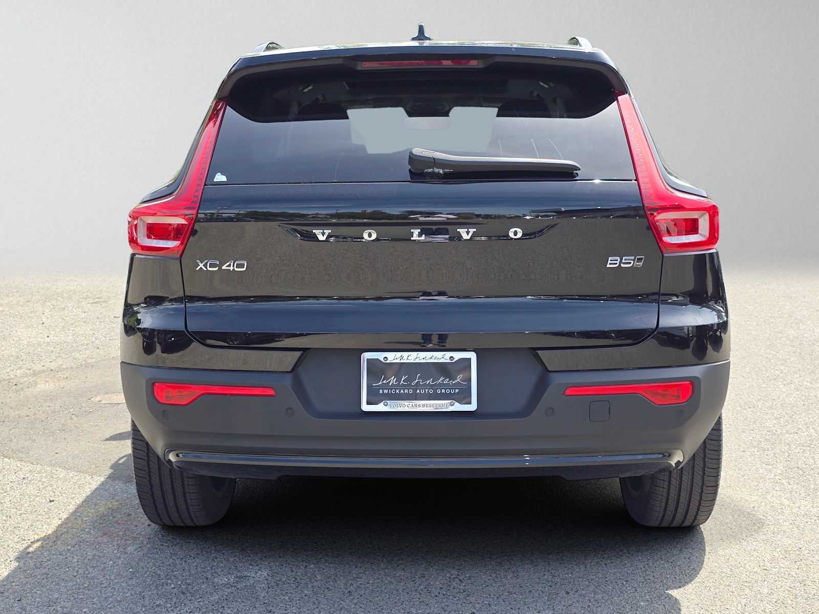 2025 Volvo XC40 Plus Dark Theme