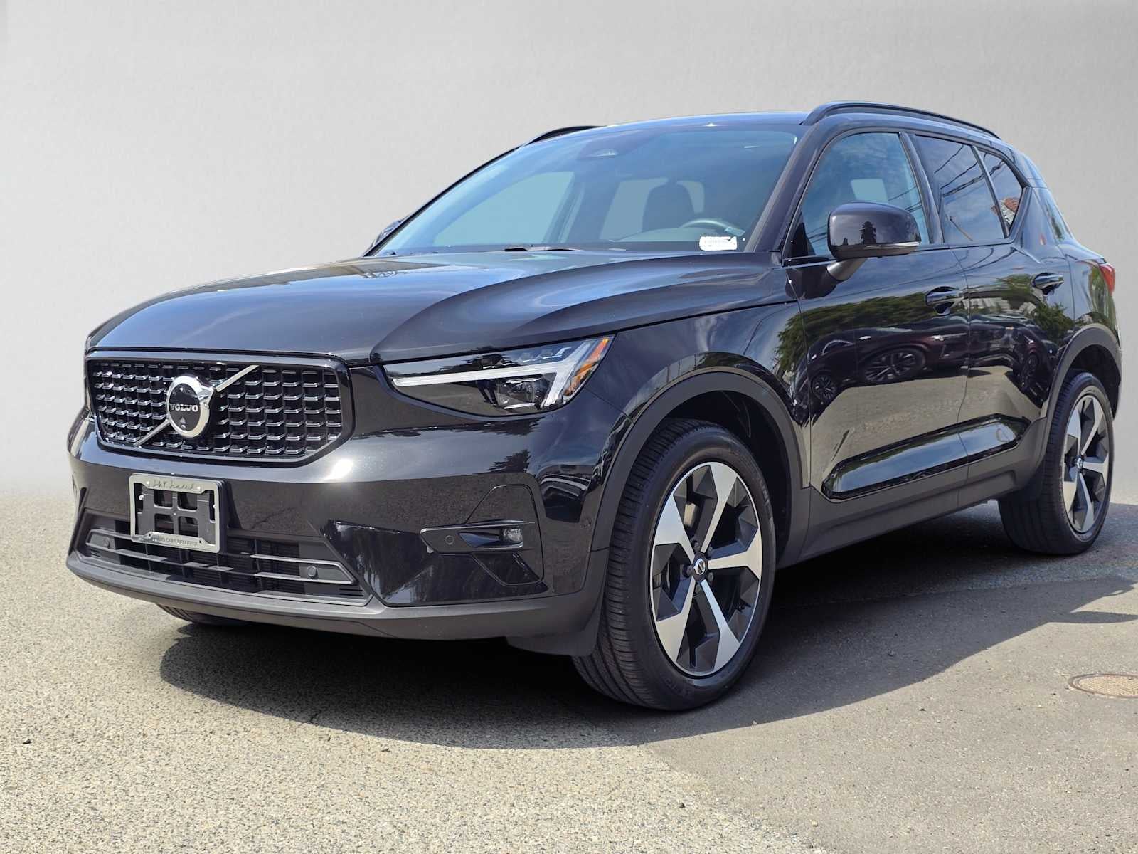 2025 Volvo XC40 Plus Dark Theme