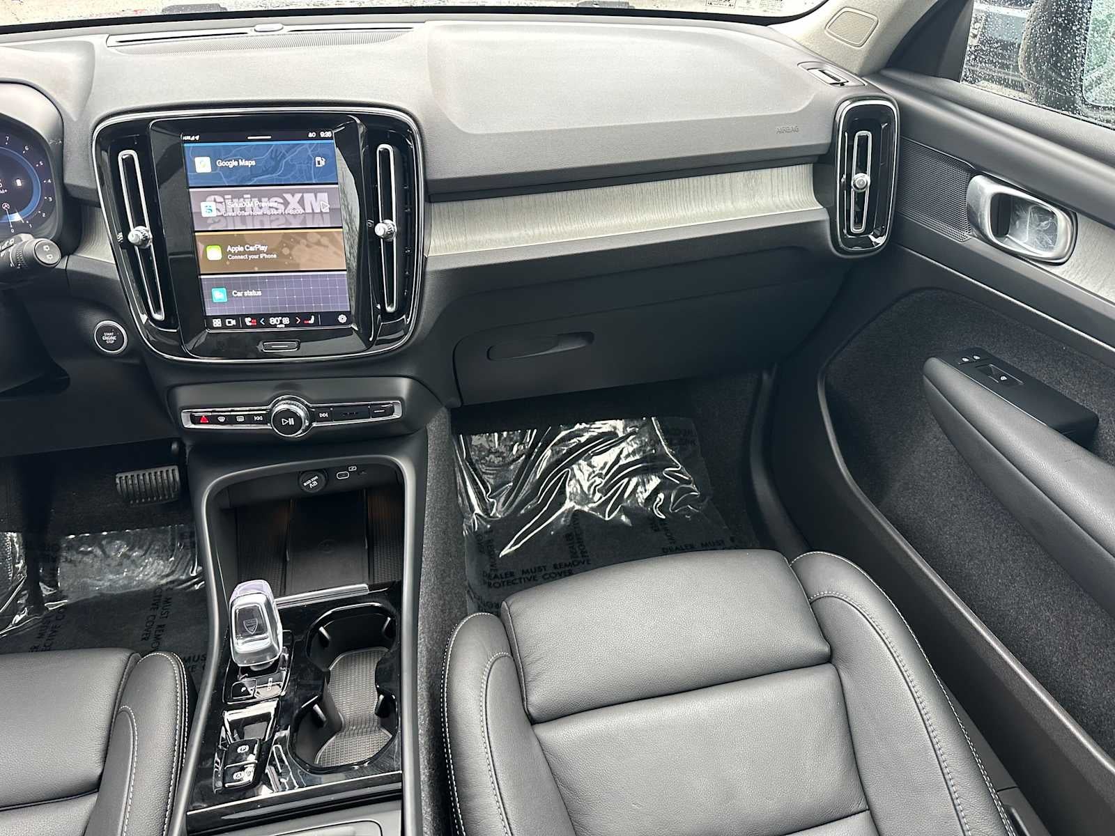 2025 Volvo XC40 Plus Dark Theme