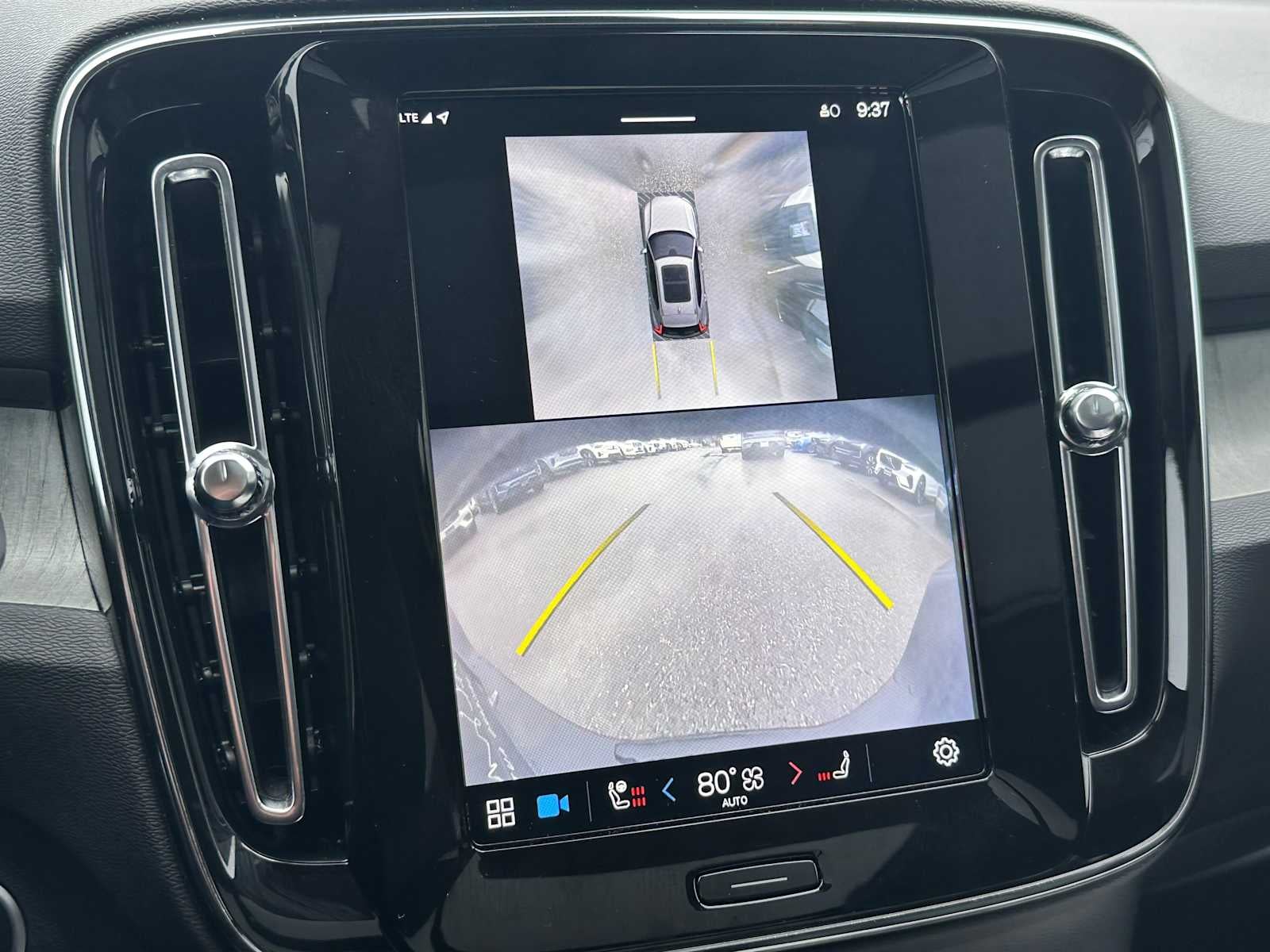 2025 Volvo XC40 Plus Dark Theme