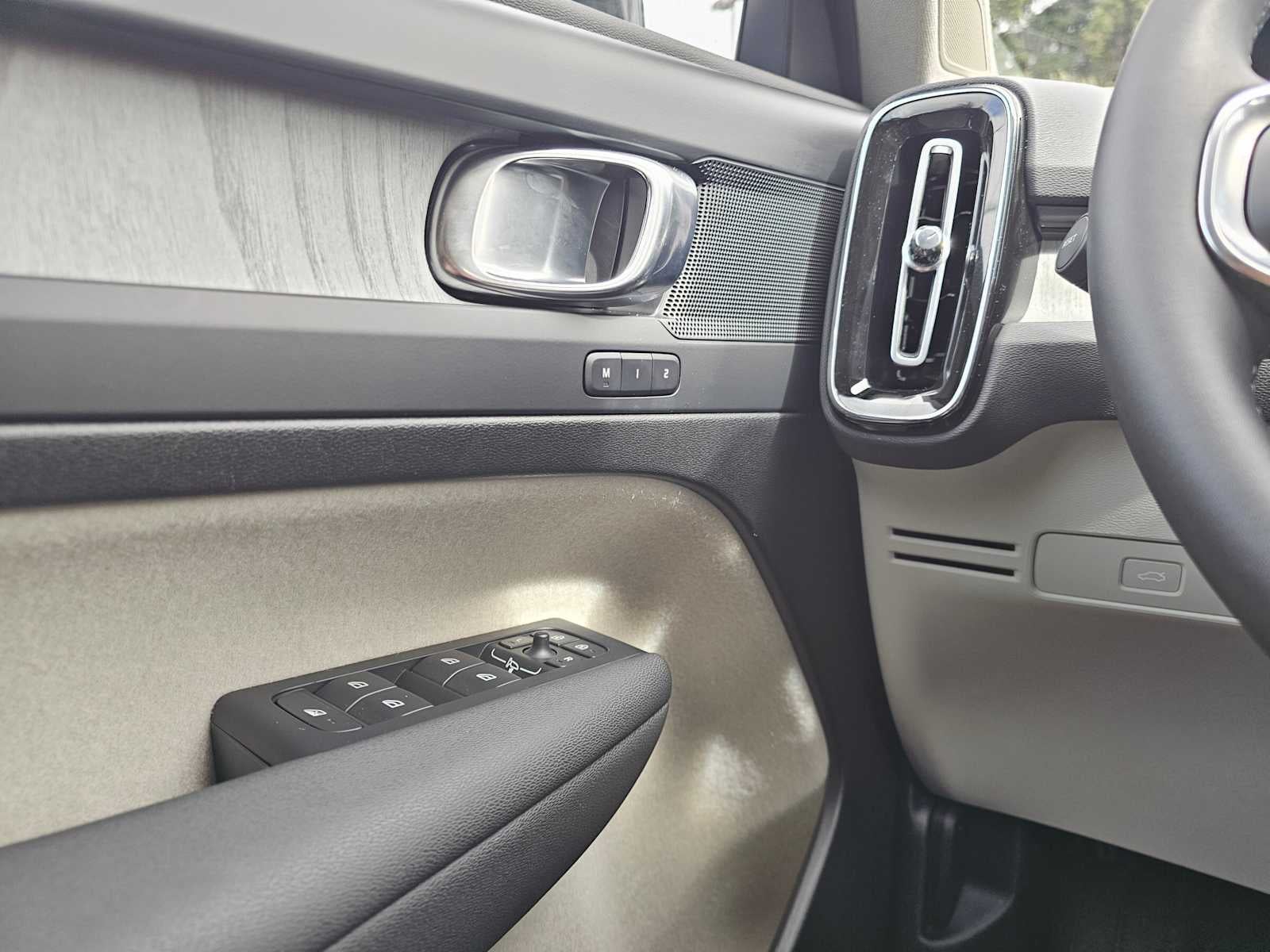 2026 Volvo XC40 Plus