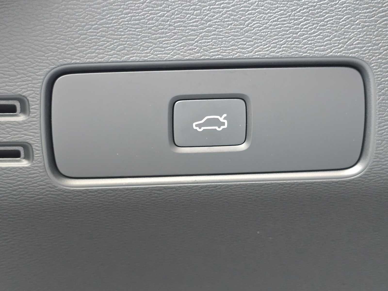 2026 Volvo XC40 Plus
