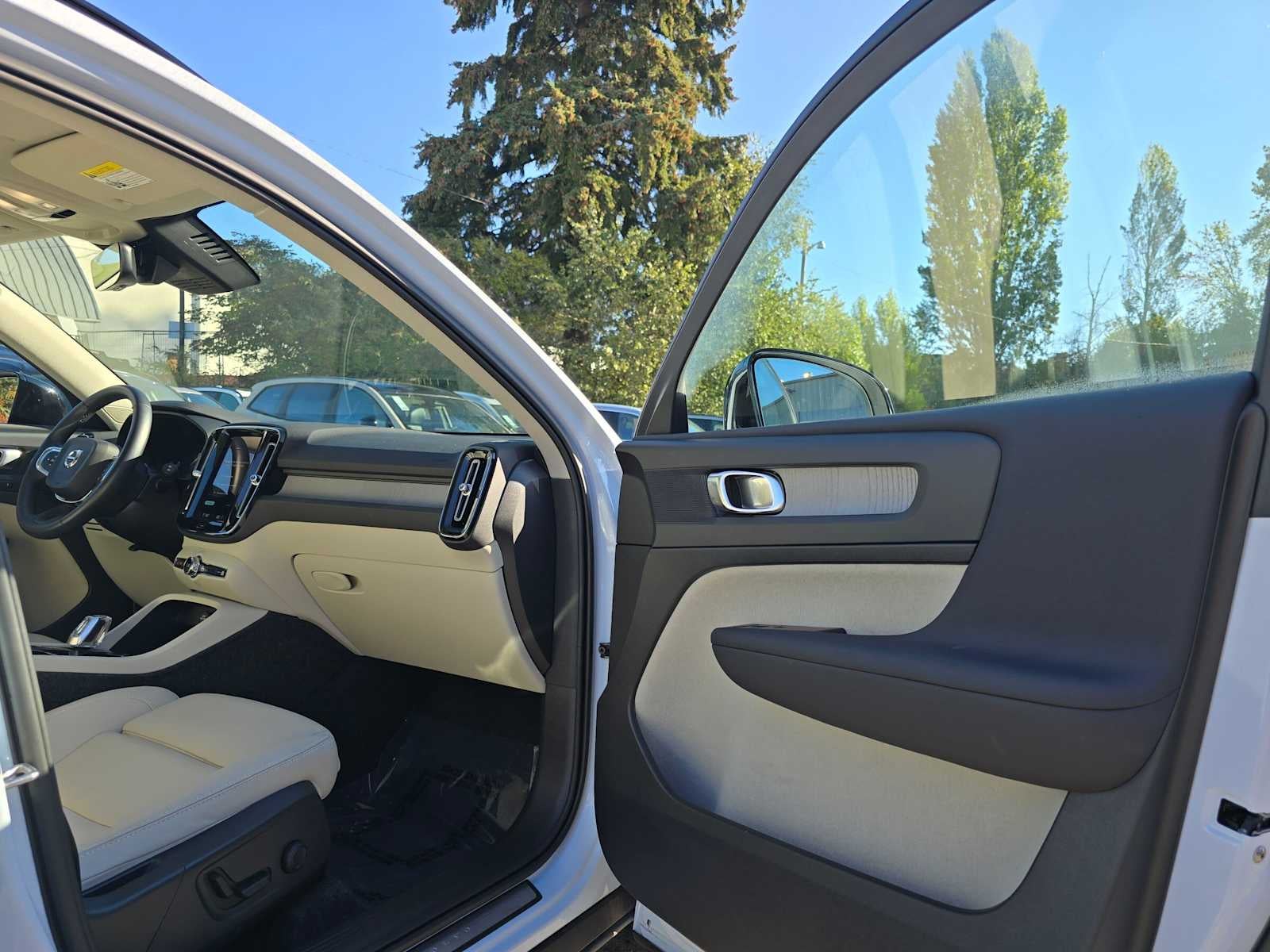 2026 Volvo XC40 Plus