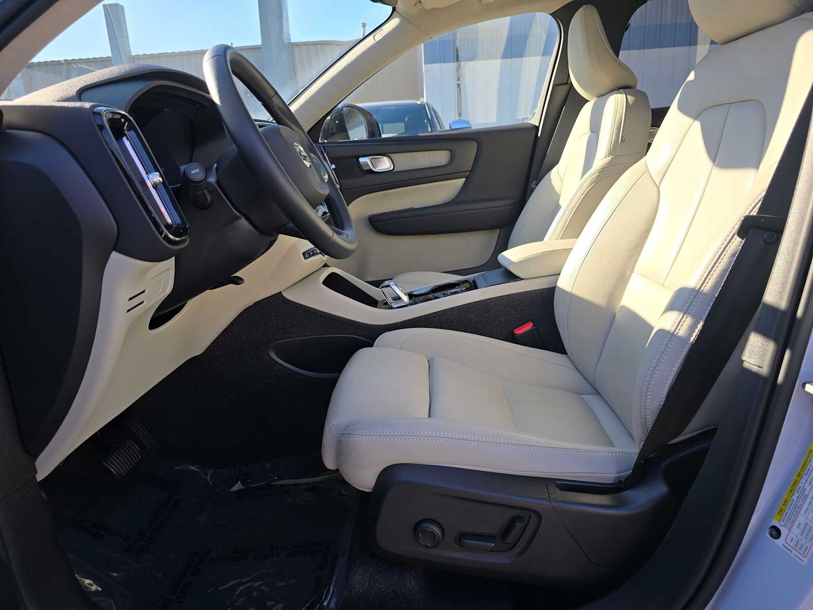 2026 Volvo XC40 Plus