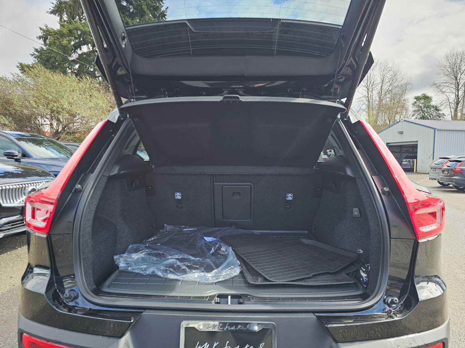 2025 Volvo XC40 Plus Dark Theme