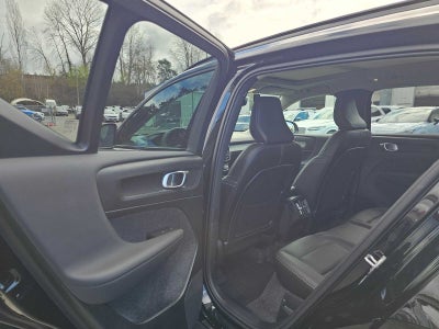 2025 Volvo XC40 Plus Dark Theme