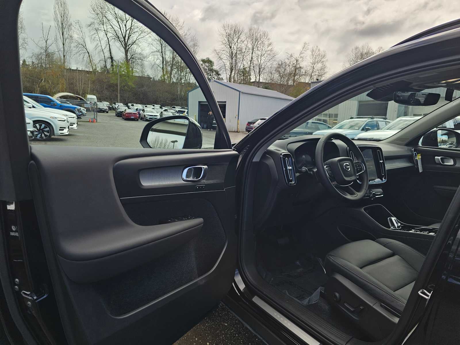 2025 Volvo XC40 Plus Dark Theme