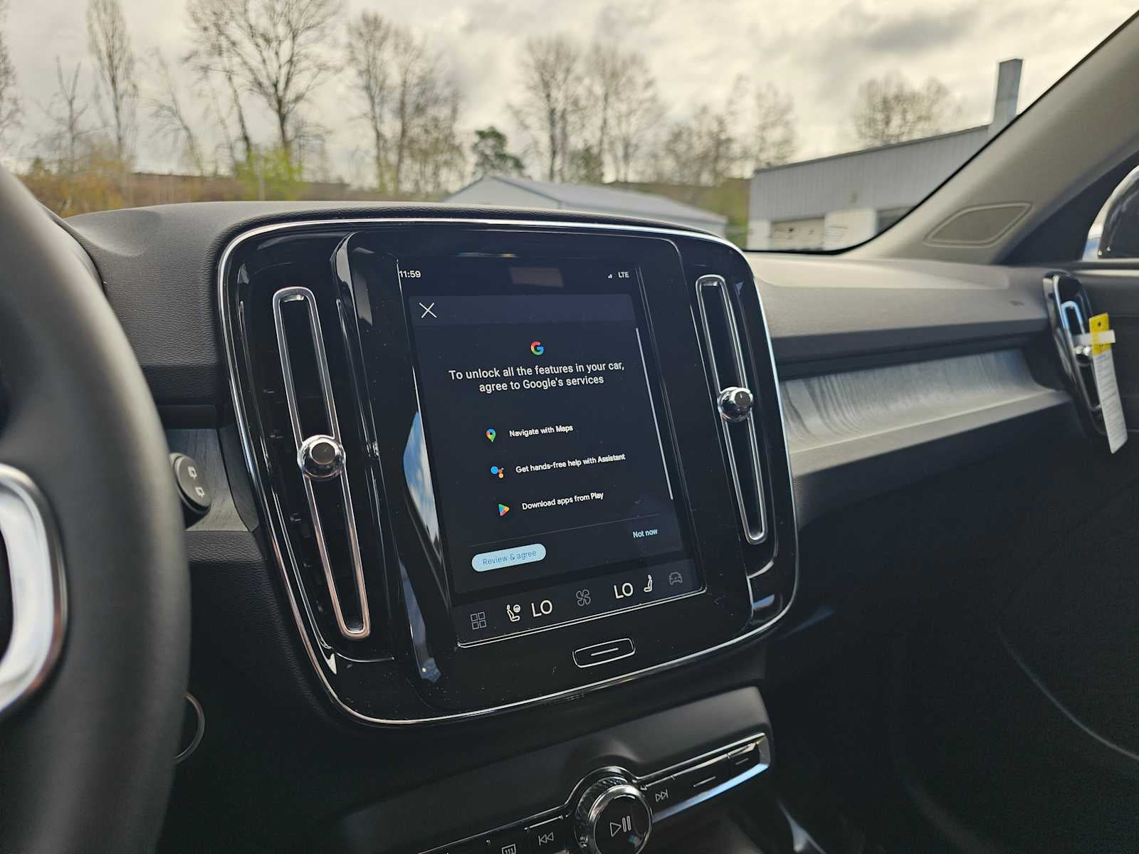 2025 Volvo XC40 Plus Dark Theme