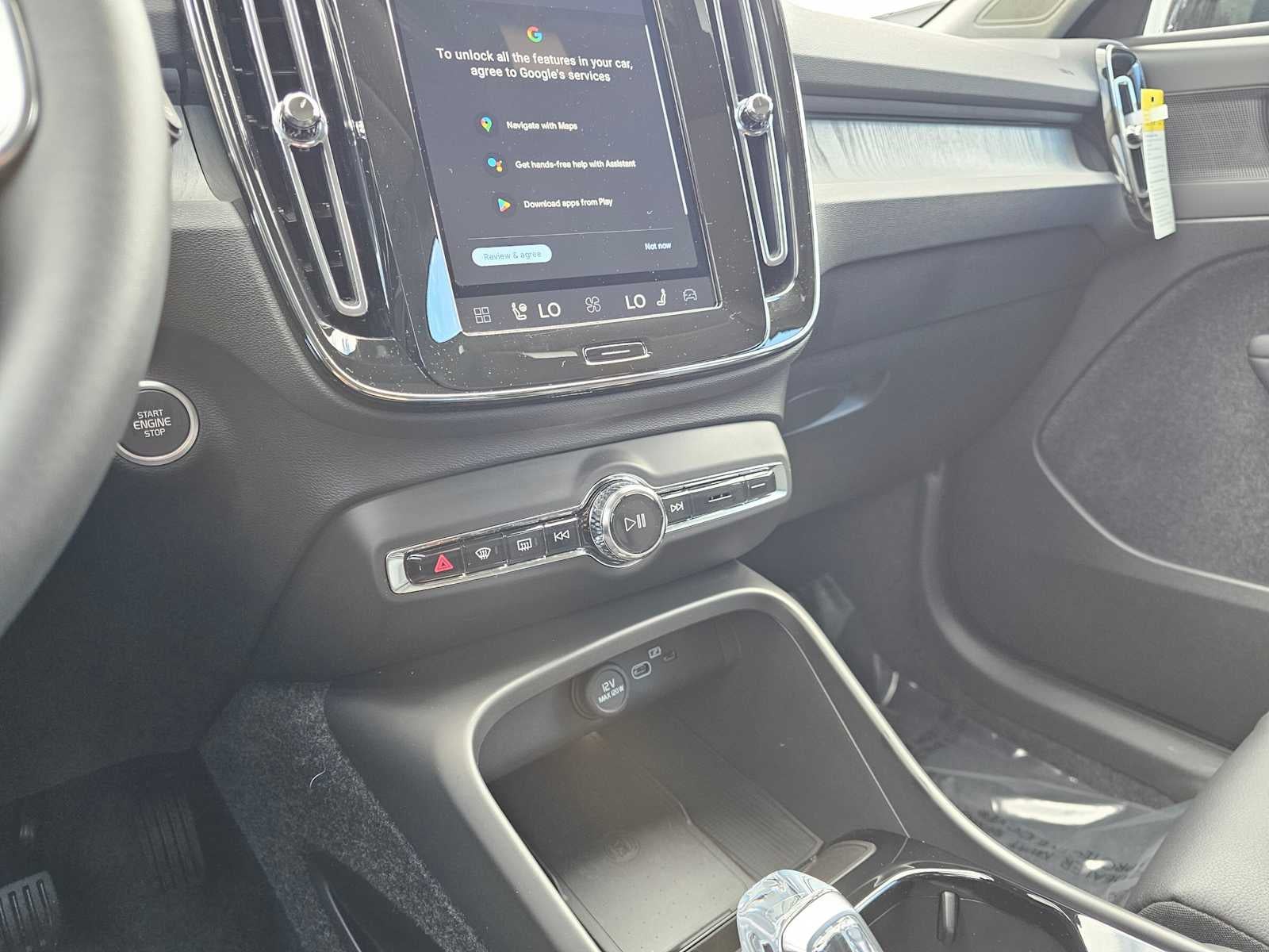 2025 Volvo XC40 Plus Dark Theme