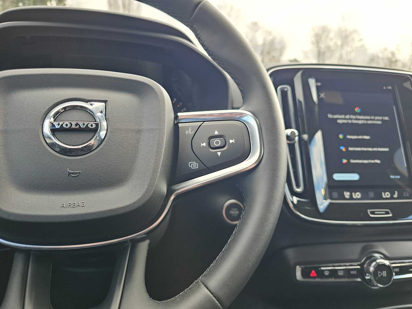 2025 Volvo XC40 Plus Dark Theme