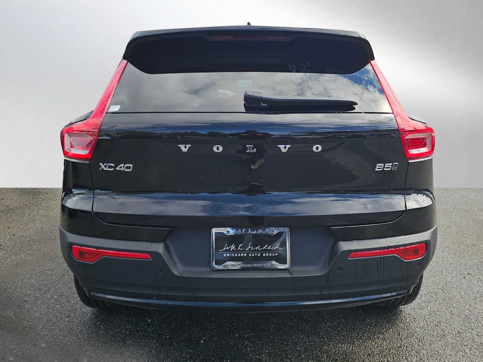 2025 Volvo XC40 Plus Dark Theme