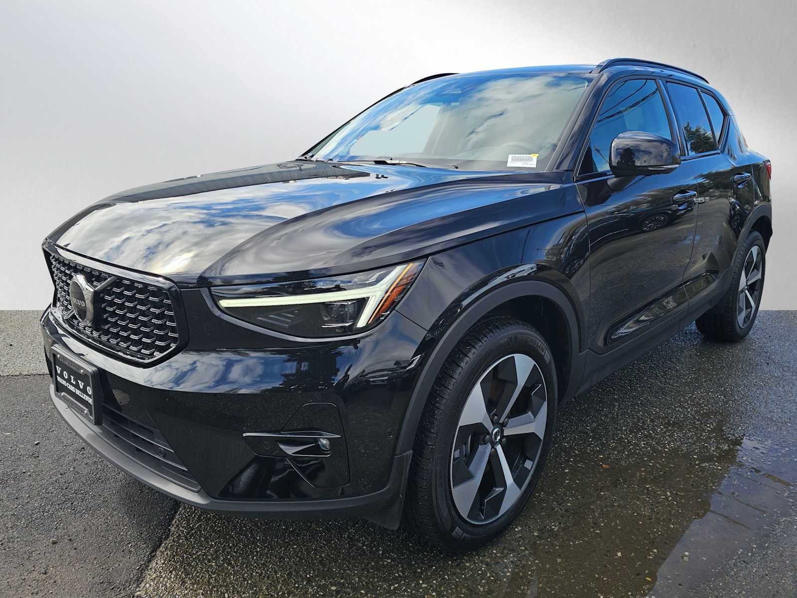 2025 Volvo XC40 Plus Dark Theme