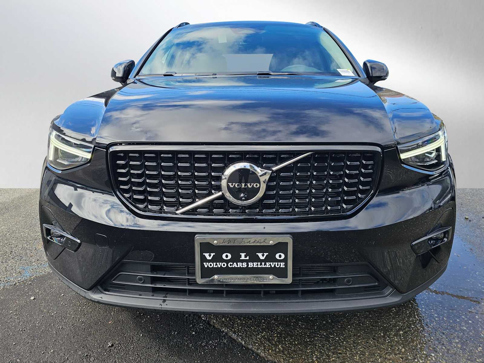 2025 Volvo XC40 Plus Dark Theme
