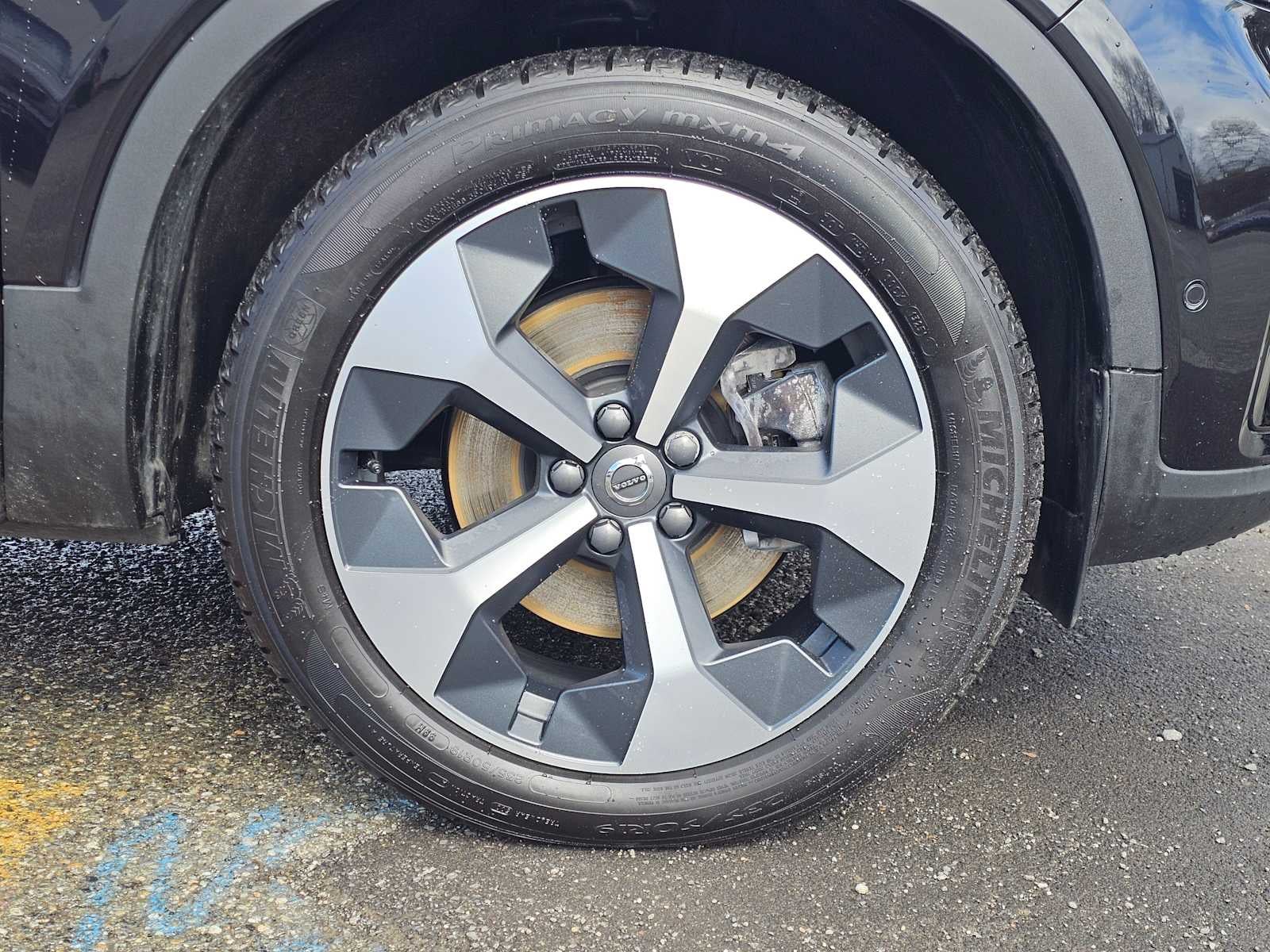 2025 Volvo XC40 Plus Dark Theme