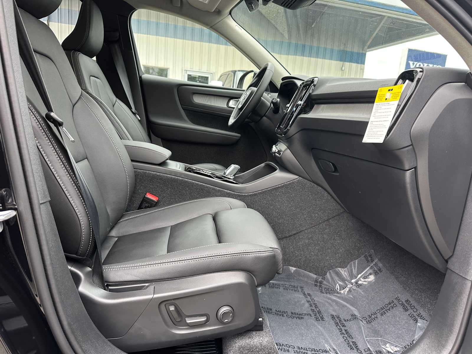 2025 Volvo XC40 Plus Dark Theme