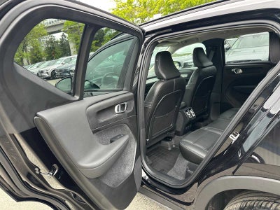 2025 Volvo XC40 Plus Dark Theme