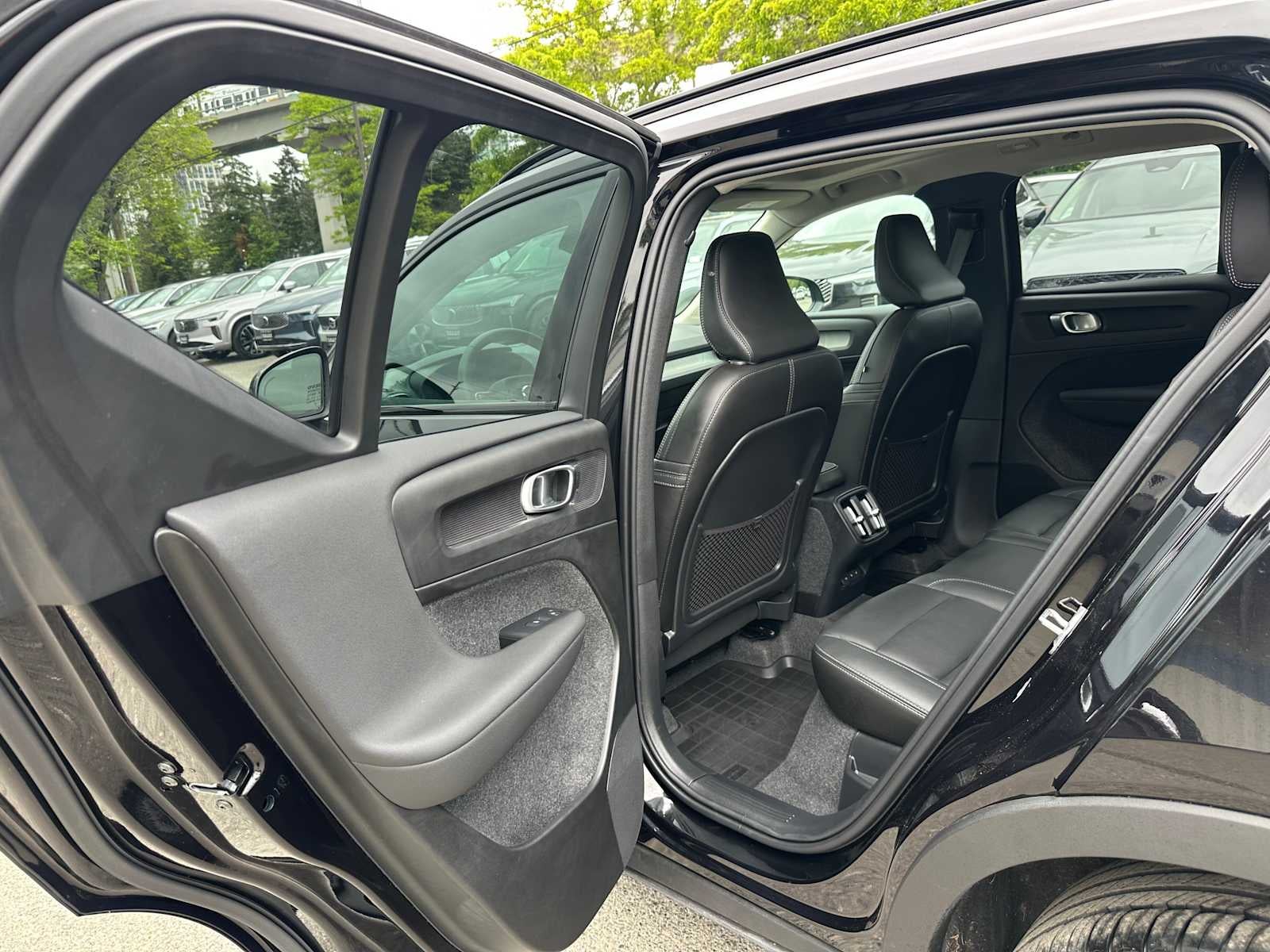2025 Volvo XC40 Plus Dark Theme