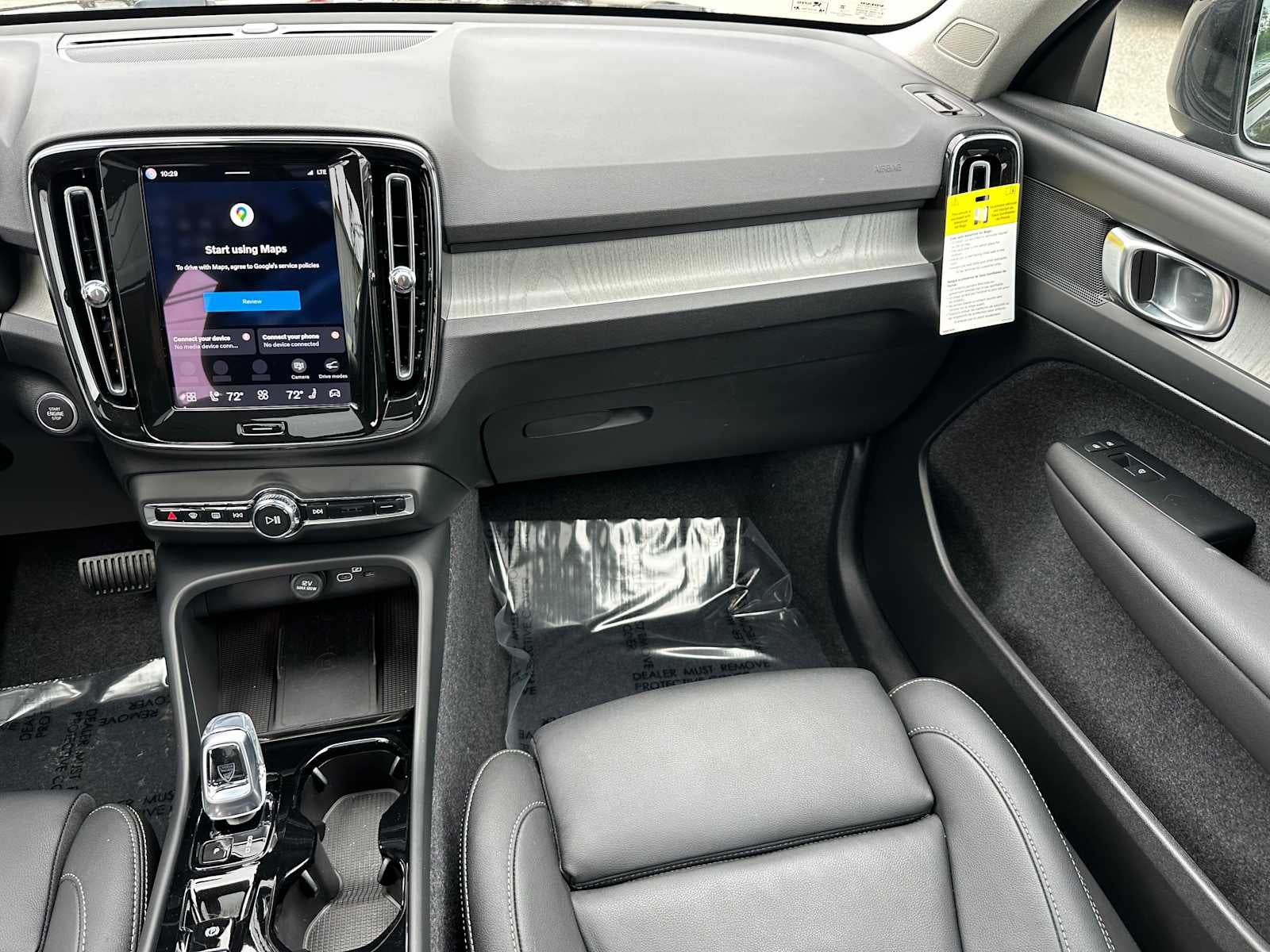 2025 Volvo XC40 Plus Dark Theme