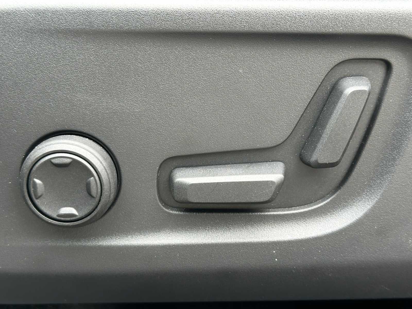 2025 Volvo XC40 Plus Dark Theme